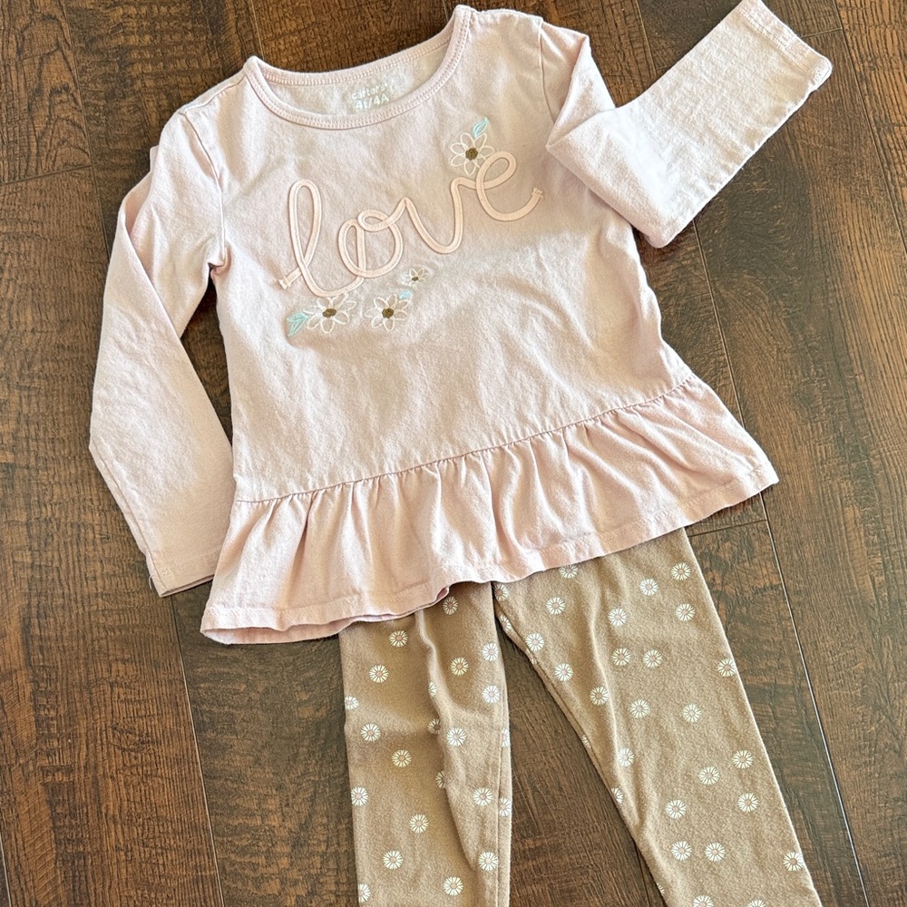 Carter's “love” outfit set